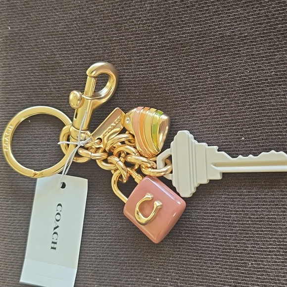 Coach Key Ring Heart Key Lock (1) - Picture 3 of 4